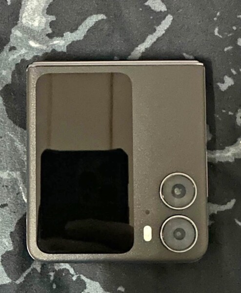 1000078121
